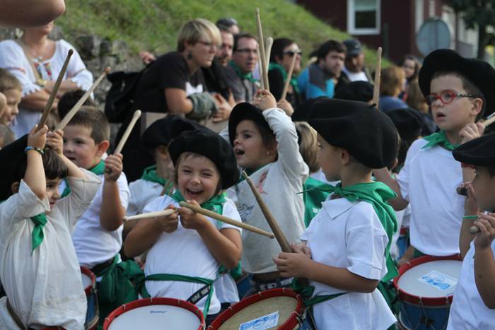 Irurako odol emaileek bota dute txupinazoa 5 1474654357853