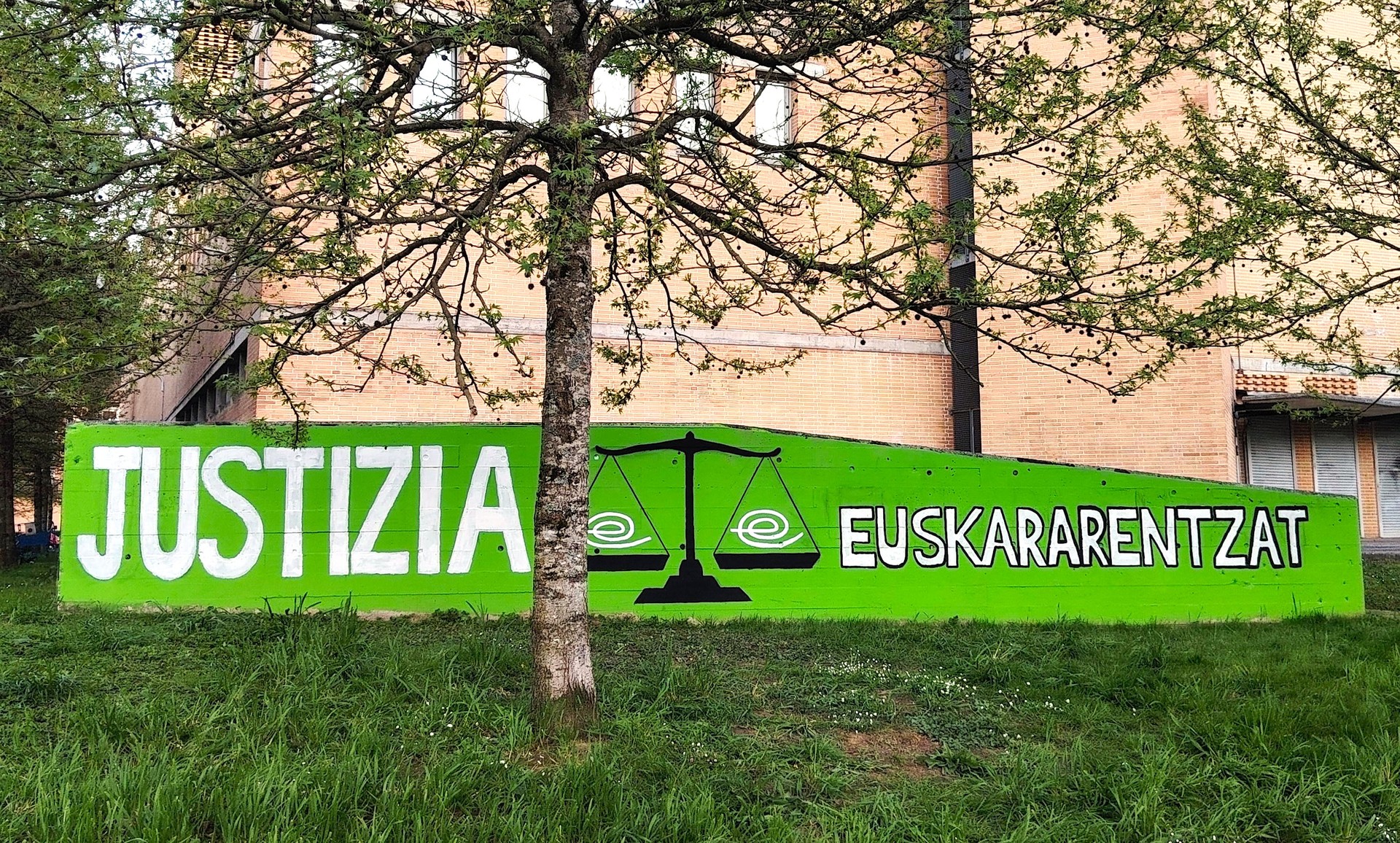 Igandean Baionara joateko deia: justizia euskararentzat!