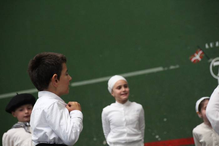 Bukalaik dantzari txikiz bet 8 1525521986573