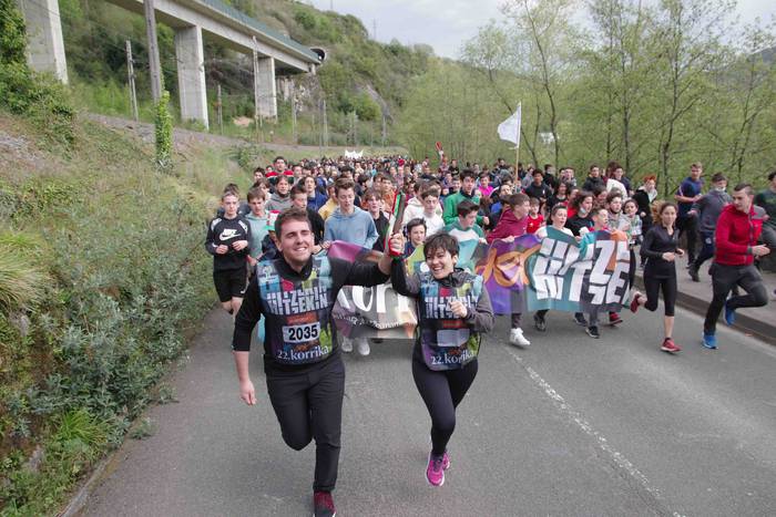 22. Korrika, furgonetatik, T 50 1649420187314