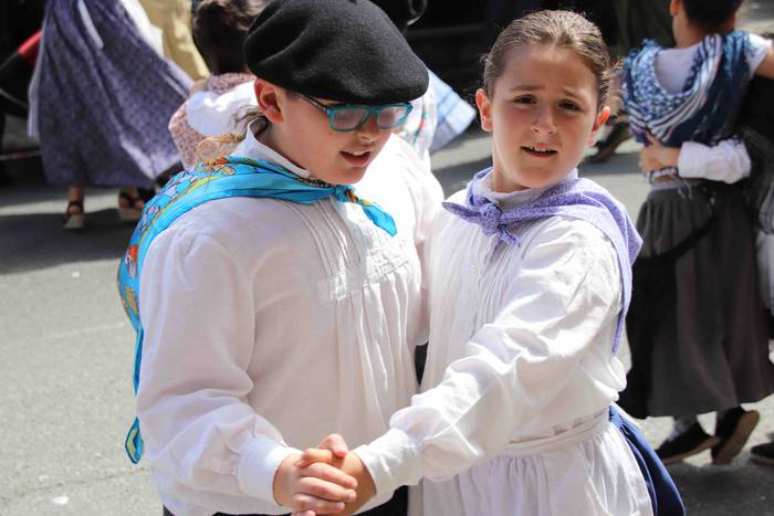 Dantzan ospatu dute Sutarrir 19 1557663346799