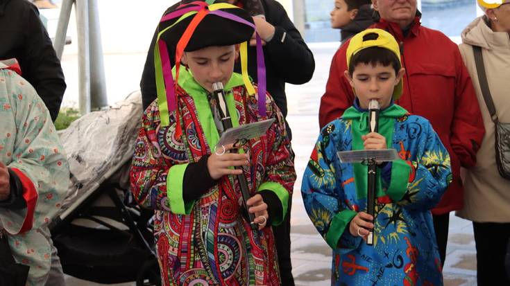 Ozenki egin diote aurre euriari