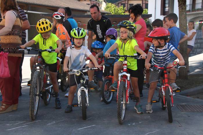 ALBIZTURKO ANDRAMARIAK 20212 13 1502558124868