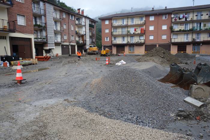 Zenbait trafiko eragozpen izango dira Larraitz auzoan