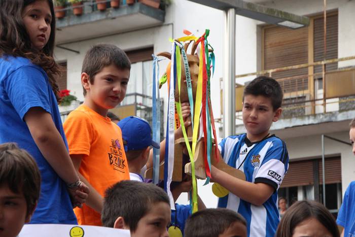 Ikaztegietako Eskola Txikiak Festa 26 1465744466258