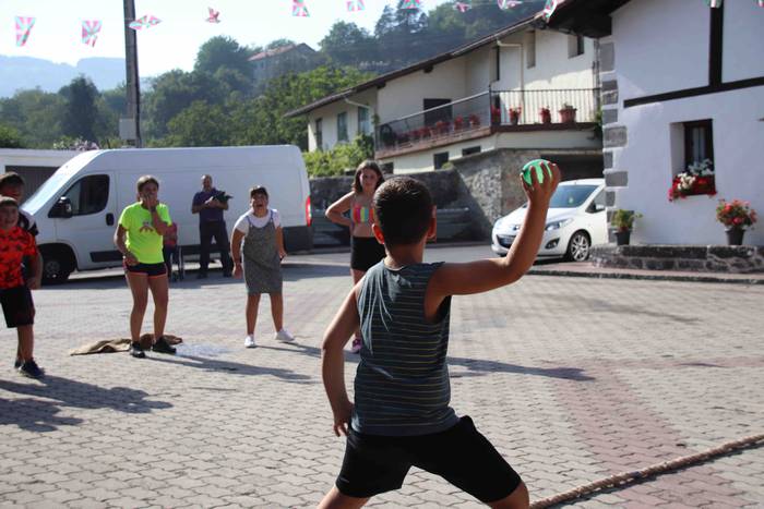 Goiazko festak. Ume jolasak. 64 1660322722935