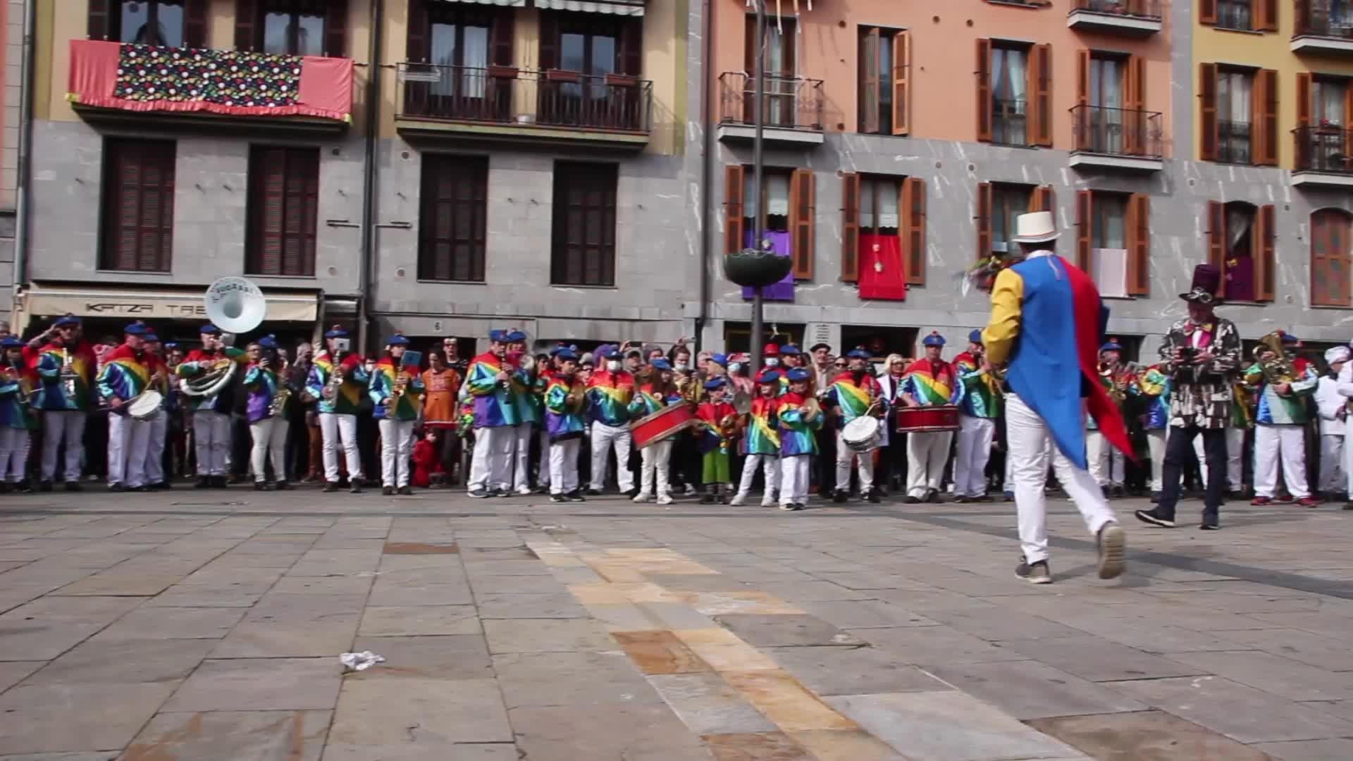 Lau txarangak batera