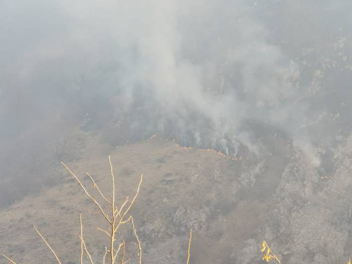 Aralarren piztu den sua kontrolatzen ari dira