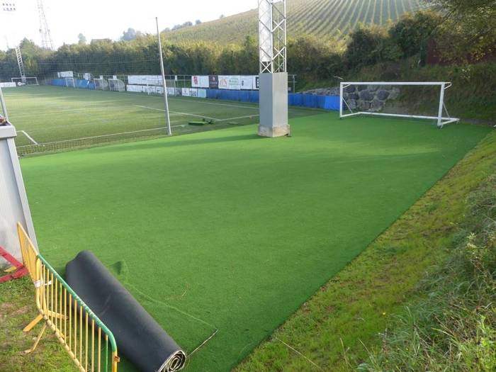 Amaitu dira Arratzaingo futbol zelaiko lanak