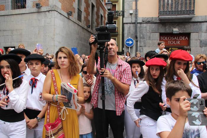 Santuek eta dantzariek poztu 25 1498312317472