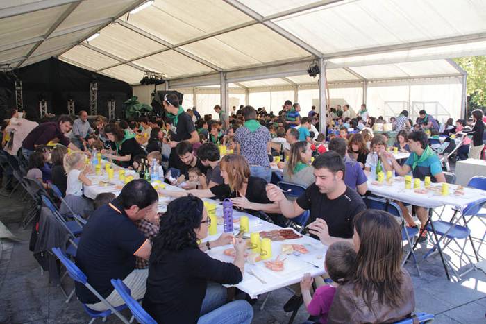 Tolosako Larramendi auzoko jaiak 2015 29 1446321966085