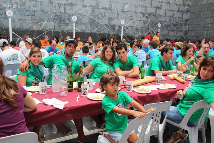 Lagunartean igarotzeko eguna 20 1534080683968