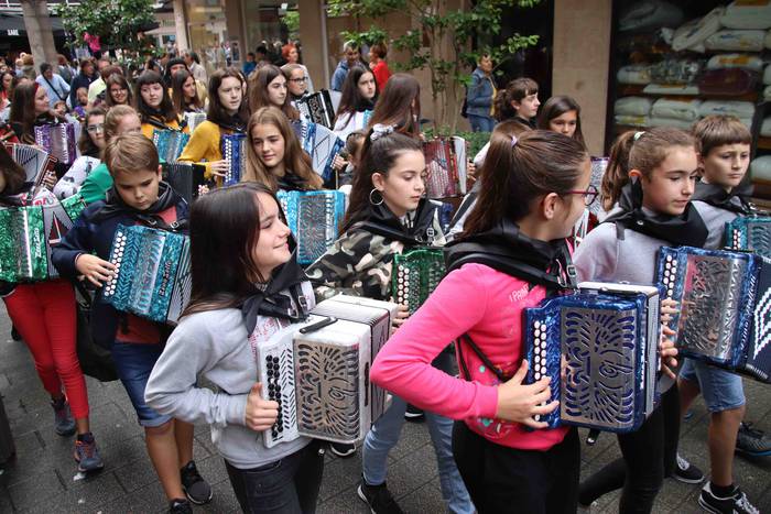 Hauspoa trikitiari 25 1570286791220