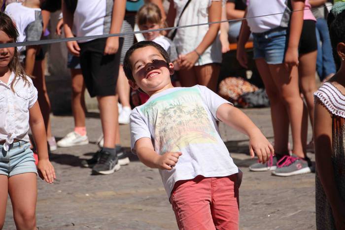 Tripa beteta, dantzan pasa d 111 1563205377463