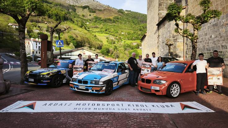 Futbola, saskibaloia eta rallyak