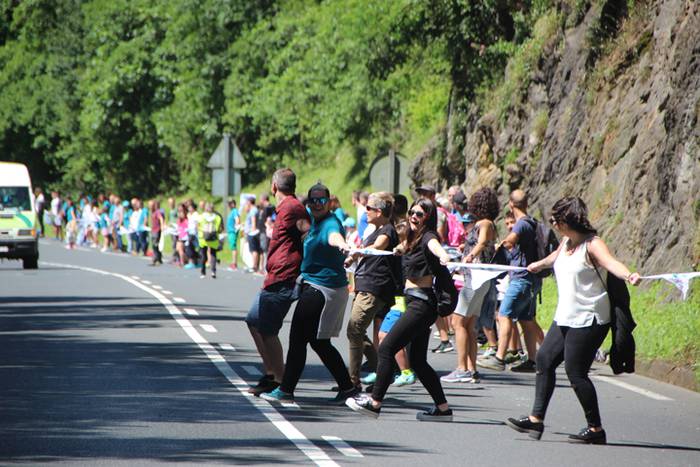 Eskuak batuta, desio bakarre 51 1528640844564