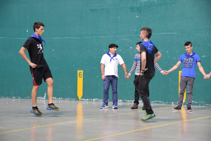 Dantzaren sokak lotuta - 3