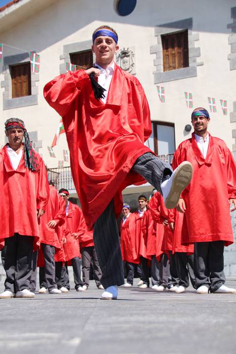 Axeriak dantzan Adunan 54 1471261033876