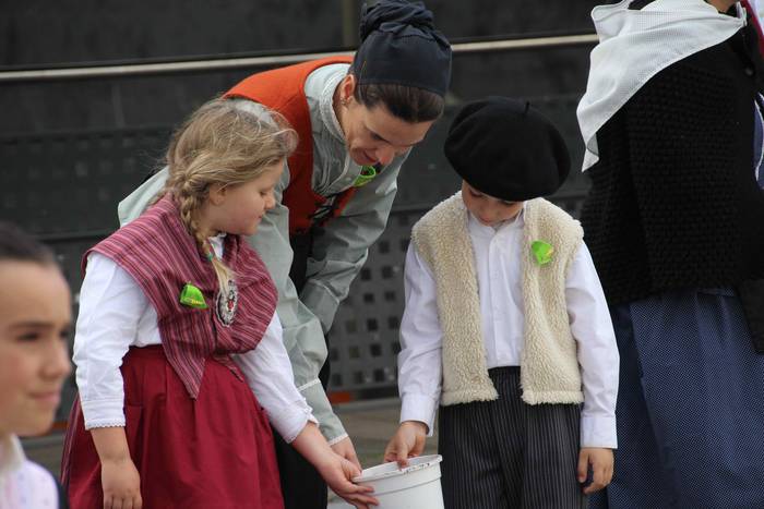 Auzolanaren fruitu, azoka 7 1541960559326