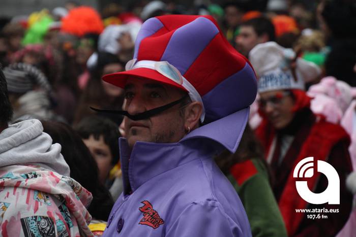 Pijamen iraultzak hartu du T 25 1488099993976