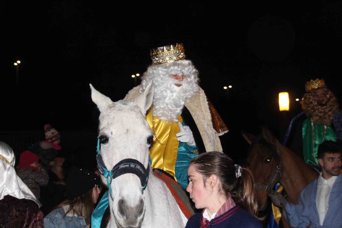 Errege magoen desfilea tolos 19 1546717635216