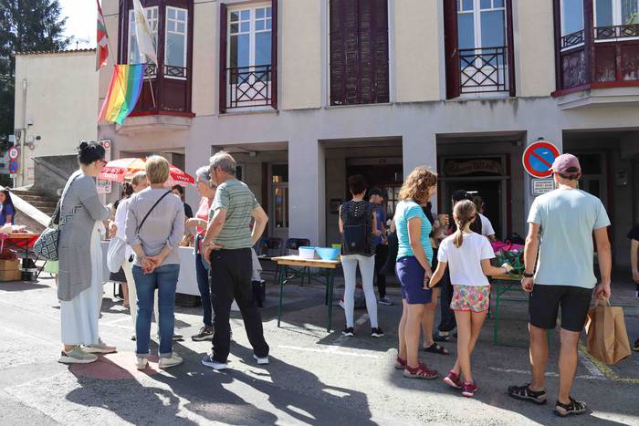 Artisau eta janari postuz be 32 1653821444661