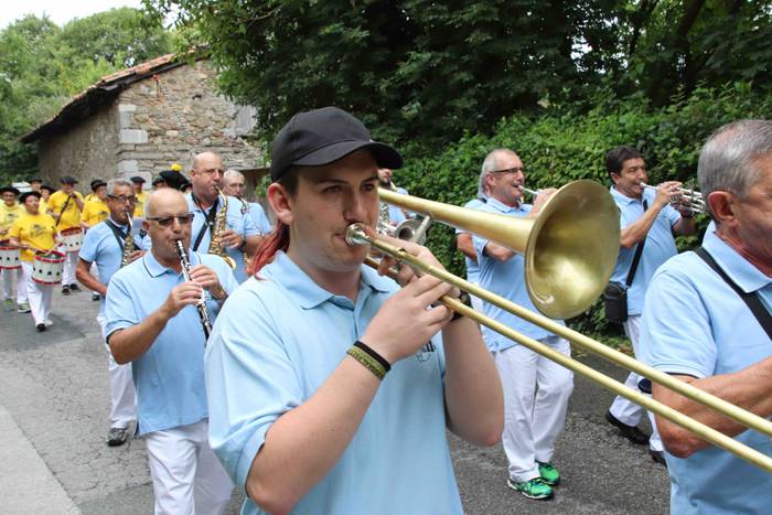 Danbor hotsek hartu dute Ama 10 1562504164085