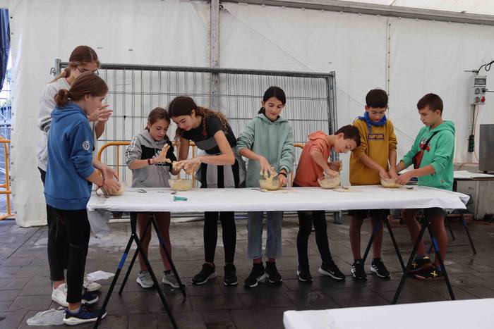 Eskuak zikinduz aritu dira s 2 1665306824854