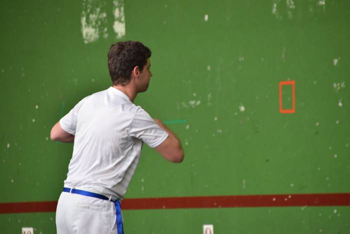 Giro onean ari da ospatzen B 14 1527960702210