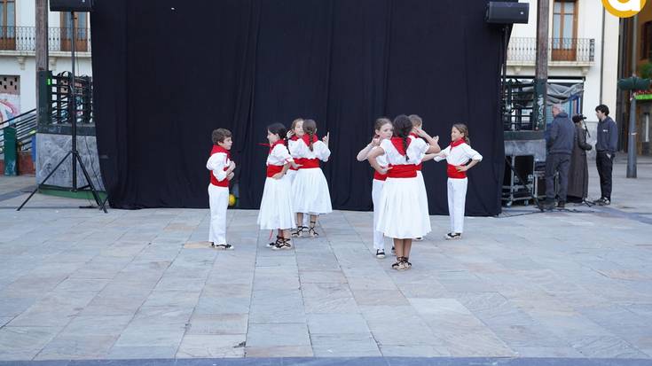 Euskal Herriko eta Herrialde Katalanetako dantzak, Plaza Berrian