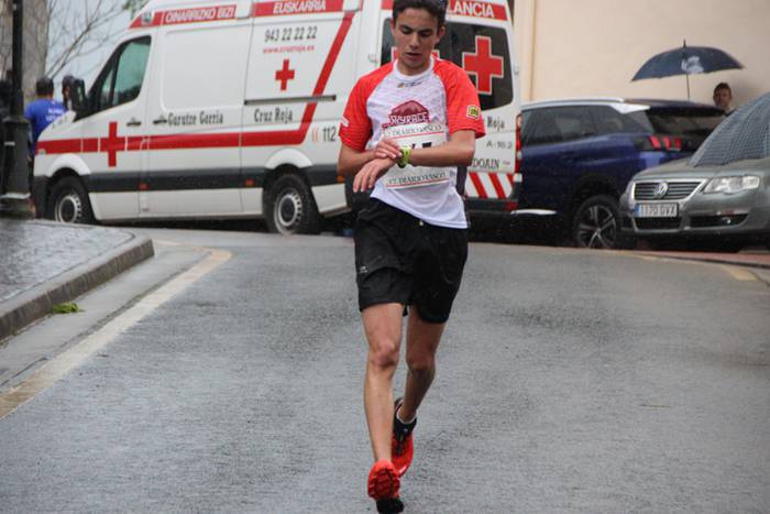 Aitziber Ibarbia eta Julen L 49 1493554000989