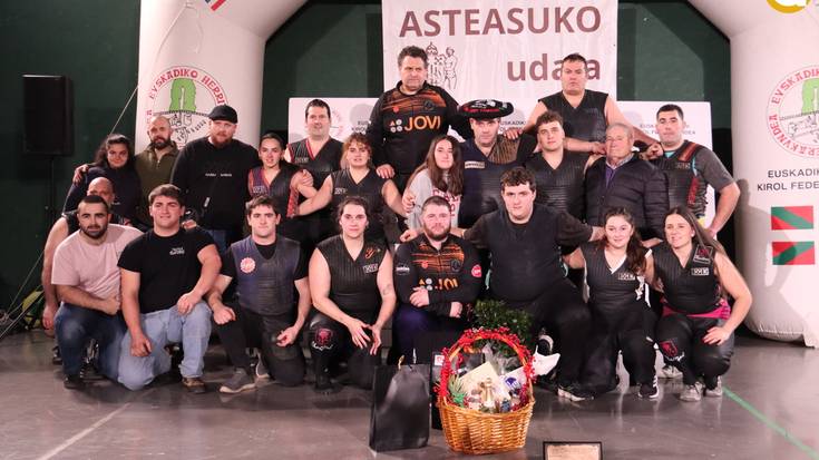 Gari Garmendiak jantzi du txapela