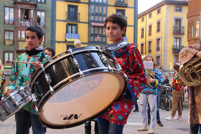 Erraldoi eta buruhandiak Zal 44 1582375962150