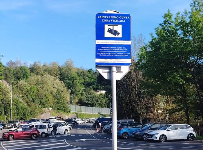 Udalak segurtasun-kamerak ezarri ditu Txermingo aparkaleku handian