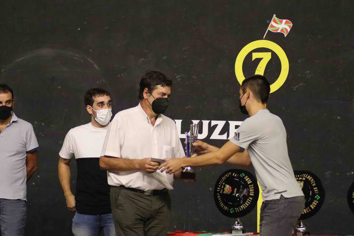 Txapelak jantzi dituzte Amez 13 1632682643111