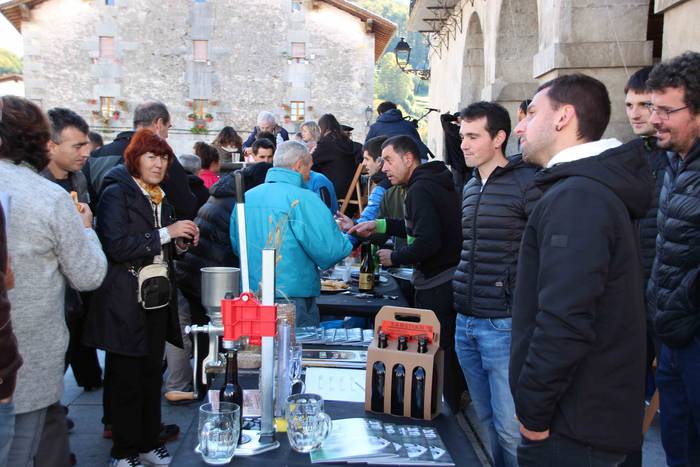 Azoka eguna ospatu dute Bera 22 1541345687889