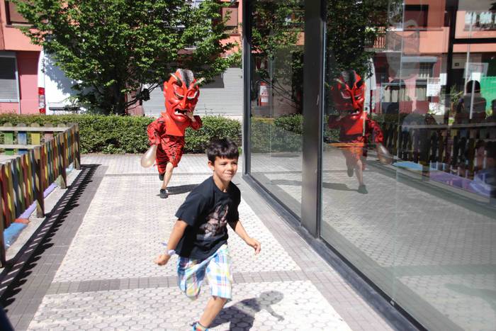 Euskal Jaia Ugaare auzoan 2 1559407112586