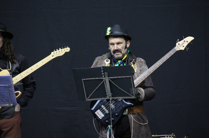 Zilarrezko inauteriak piztu  22 1517061022432