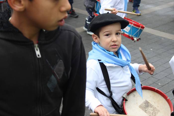 Larramendi auzoko danborrada 14 1540643504938