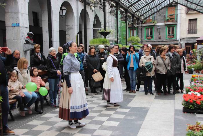 Baserritarrei omenaldia Tolo 4 1558173626548