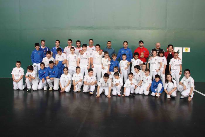 Behar Zana Bertso Pilota 75+ 1 1651349692052