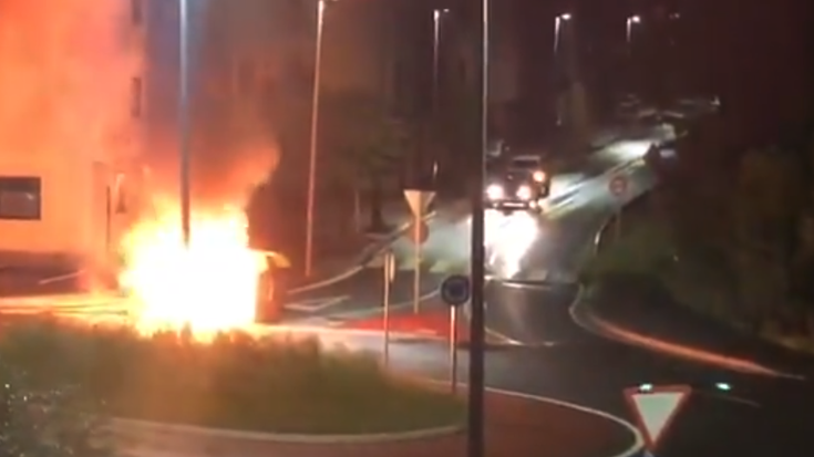 Edukiontziak erre dituzte Zizurkilen