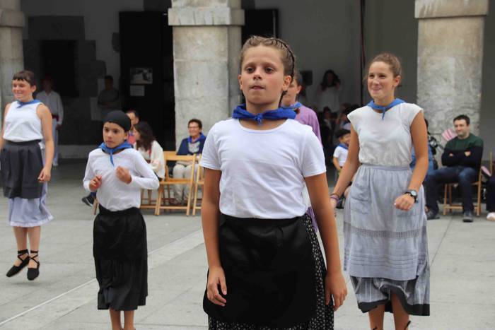 Dantzak, txistuak eta trikit 10 1565549074271