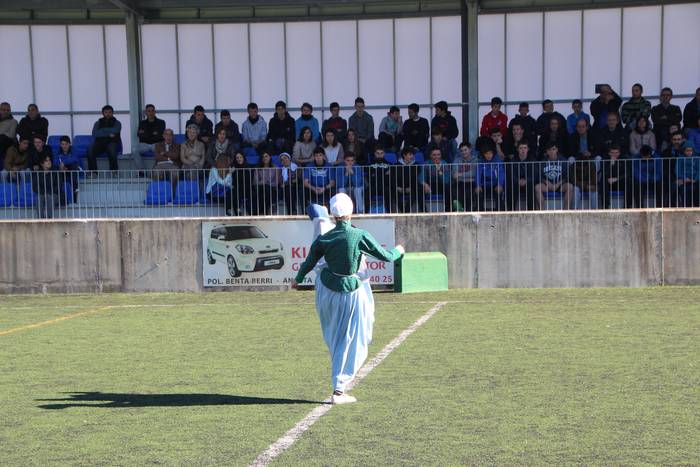 Usabalgo harmailak eta komun publikoa 6 1459597756615