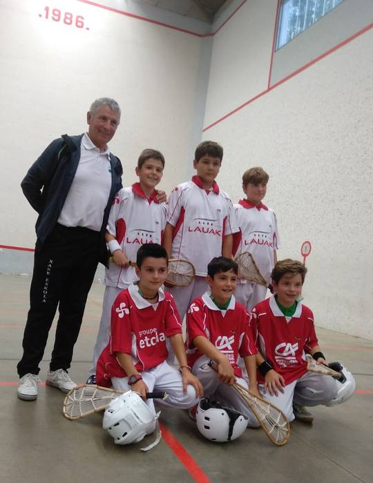 Xareko bete-beteko igandea izan genuen  atzokoa Hazparnen eta Urruñan