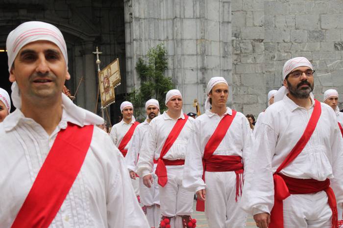 Santuek eta dantzariek poztu 55 1498312477565