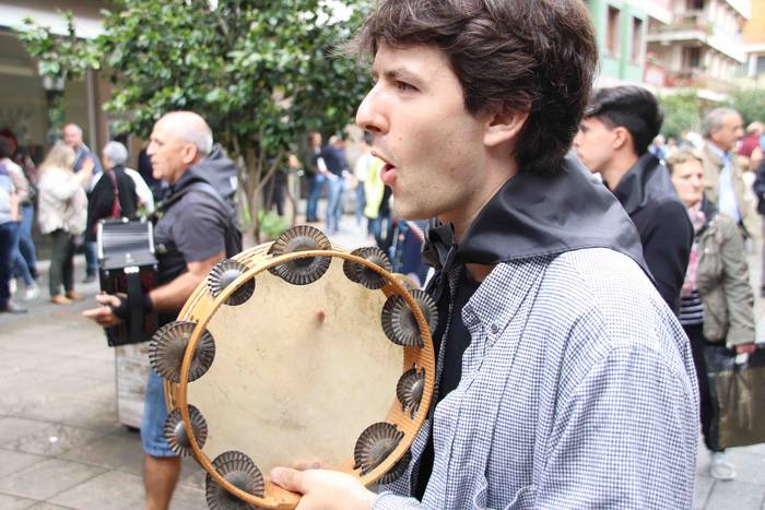 Hauspoa trikitiari 39 1570286809627