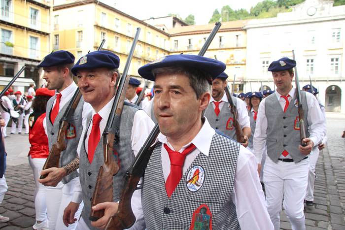 Lizarrez apaindutako kaleeta 137 1498311943507