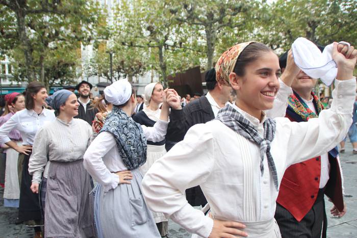 Udaberri Dantza Dezagun Tolo 133 1504963838841