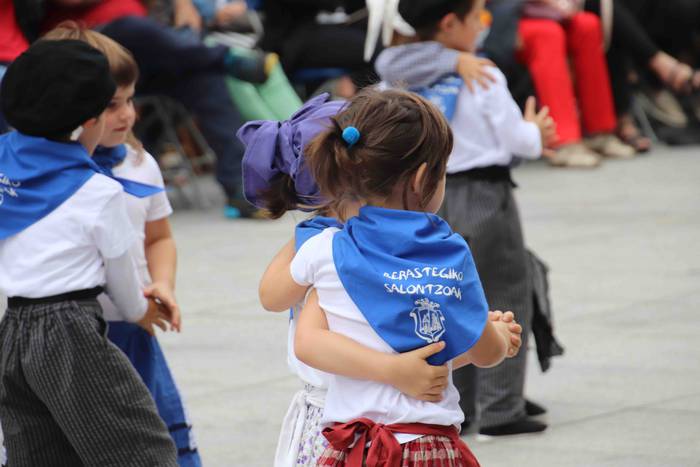 Dantzak, txistuak eta trikit 39 1565549091175